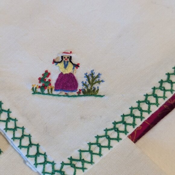 Vintage Handmade Embroidered Guatemalan 4 Napkins Handkerchiefs Folk Art - Picture 2 of 7